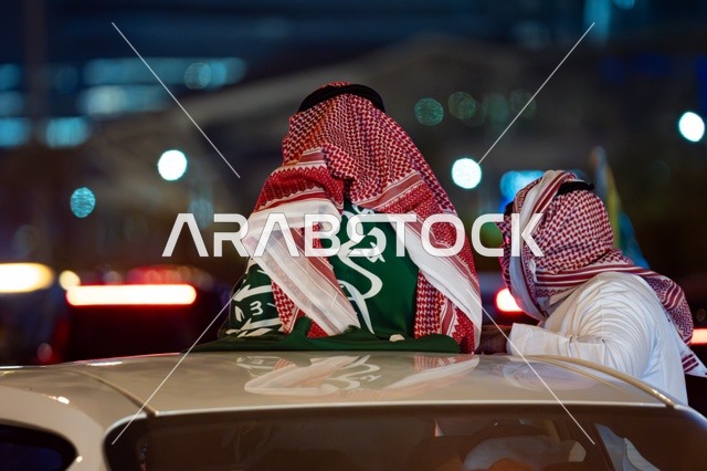 ذكرى اليوم الوطني السعودي 23 سبتمبر, الفخر والاعتزاز والانتماء للوطن, فعالية احتفالية ترفيهية, يوم العلم السعودي 11 مارس, أجواء الاحتفالات بالذكرى 95 في الشوارع العامة في الليل, الاحتفال بالأعياد والمناسبات الوطنية