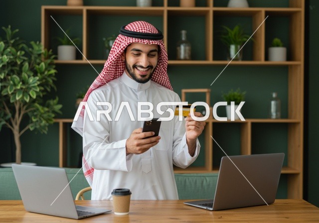 التسوق عبر الانترنت من المحلات والمتاجر الالكترونية، خدمة التسوق الأونلاين، استخدام التقنيات الحديثة والمتطورة، رجل عربي خليجي سعودي يرتدي الثوب والشماغ التقليدي يقوم بالعمل على تطبيقات الهاتف المحمول لشراء المنتجات والدفع باستخدام البطاقة البنكية