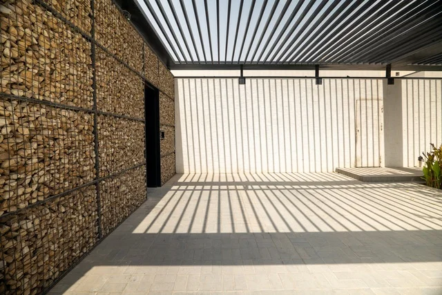 مراكز التسلية والترفيه والتسوق التجاري في مدينة الرياض، مشروع واجهة الرياض، اماكن الجلوس الخارجية في واجهه روشن في النهار، مكان ومنطقة ترفيهيه سياحية في المملكة العربية السعودية، أنشطة وفعاليات عائلية مسلية