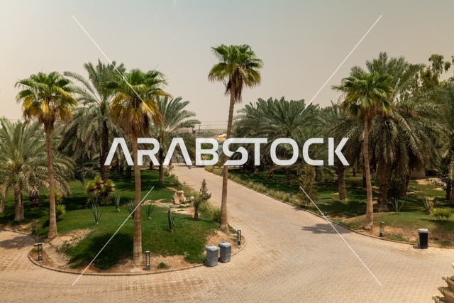 مراكز التسلية والترفيه والتسوق التجاري في مدينة الرياض، مشروع واجهة الرياض، اماكن الجلوس الخارجية في واجهه روشن في النهار، مكان ومنطقة ترفيهيه سياحية في المملكة العربية السعودية، أنشطة وفعاليات عائلية مسلية