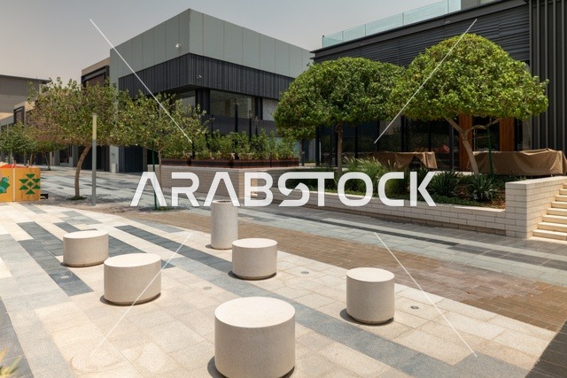 مشروع واجهة الرياض، اماكن الجلوس الخارجية في واجهه روشن في النهار، مكان ومنطقة ترفيهيه سياحية في المملكة العربية السعودية، أنشطة وفعاليات عائلية مسلية، مراكز التسلية والترفيه والتسوق التجاري في مدينة الرياض