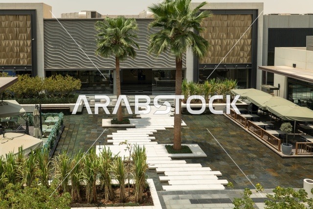 مشروع واجهة الرياض، اماكن الجلوس الخارجية في واجهه روشن في النهار، مكان ومنطقة ترفيهيه سياحية في المملكة العربية السعودية، أنشطة وفعاليات عائلية مسلية، مراكز التسلية والترفيه والتسوق التجاري في مدينة الرياض