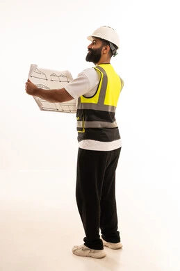 العمل في مجال الهندسة، مفهوم الانشاءات المعمارية، بورتريه لمهندس عربي خليجي عماني يرتدي الزي الكاجوال والخوزة وسترة الحماية يمسك بيديه المخطط،مهنة ووظيفة للشباب في سلطنة عمان، الإشراف على مخططات المشاريع الهندسية، الجسم بالطول الكامل، خلفية بيضاء العمل في مجال الهندسة، مفهوم الانشاءات المعمارية، بورتريه لمهندس عربي خليجي عماني يرتدي الزي الكاجوال والخوزة وسترة الحماية يمسك بيديه المخطط،مهنة ووظيفة للشباب في سلطنة عمان، الإشراف على مخططات المشاريع الهندسية، الجسم بالطول الكامل، خلفية بيضاء