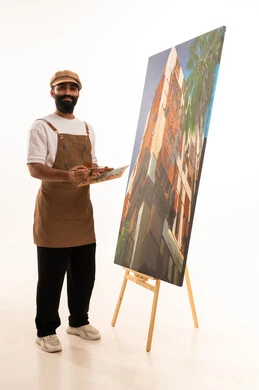 أنشطة ترفيهية فنية ممتعة، استخدام ريشة التلوين، بورتريه لرسام عربي خليجي عماني يرتدي الزي الكاجوال وقبعة يحمل بيديه الالوان المائية, ورشة عمل وفنون, خلفية بيضاء