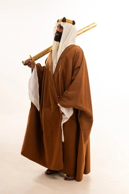 Commemoration of the Saudi National Day on September 23, the anniversary of the establishment of the first Saudi state on February 22, a portrait of an Arab Saudi Gulf man wearing a bisht, ghutrah, and agal of the founding day holding a sword in his hand, the day we began in 1727 AD. Commemoration of the Saudi National Day on September 23, the anniversary of the establishment of the first Saudi state on February 22, a portrait of an Arab Saudi Gulf man wearing a bisht, ghutrah, and agal of the founding day holding a sword in his hand, the day we began in 1727 AD.