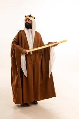 The anniversary of the establishment of the first Saudi state is on February 22, the commemoration of Saudi National Day is on September 23, a portrait of an Arab Saudi Gulf man wearing a bisht, ghutrah, and agal on the founding day holding a sword in his hand, the day we began 1727 AD. The anniversary of the establishment of the first Saudi state is on February 22, the commemoration of Saudi National Day is on September 23, a portrait of an Arab Saudi Gulf man wearing a bisht, ghutrah, and agal on the founding day holding a sword in his hand, the day we began 1727 AD.
