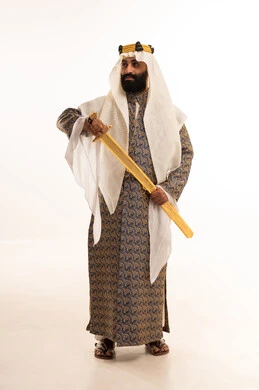 يوم بدينا 1727م، ذكرى تأسيس الدولة السعودية الأولى في 22 فبراير، تذكار اليوم الوطني السعودي 23 سبتمبر، بورتريه لرجل عربي سعودي خليجي يرتدي البشت والغتره وعقال يوم التأسيس يحمل بيده سيف ، يوم بدينا 1727م