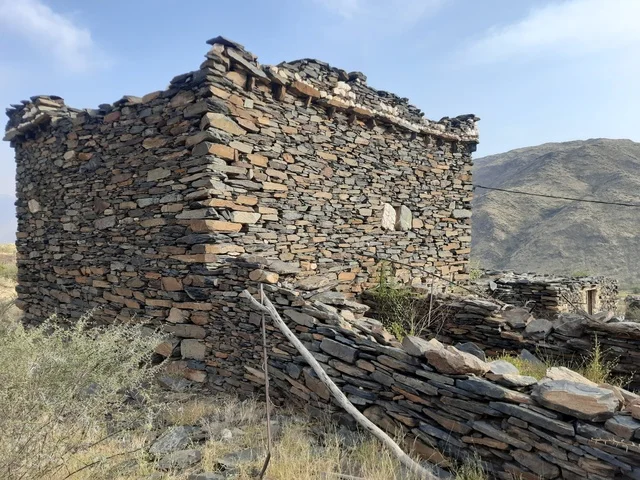 بيت تراثي في منطقه الباحه، الفن الهندسي المعماري على الطراز القديم للمنازل، مناطق جذب واستقطاب السياح في السعودية, الحصون والقلاع التاريخية, المباني والمنشآت الحجرية المشيدة, المعالم والأماكن التراثية الثقافية المشهورة