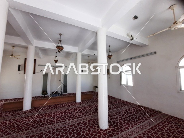 منظر داخلي لمسجد عداس التاريخي في الطائف، ومقاصد اسلامية مقدسة، العبادة والتقرب الى الله، دعوة المسلمين للصلاة جماعة، المعالم والمساجد الإسلامية والاثرية في السعودية