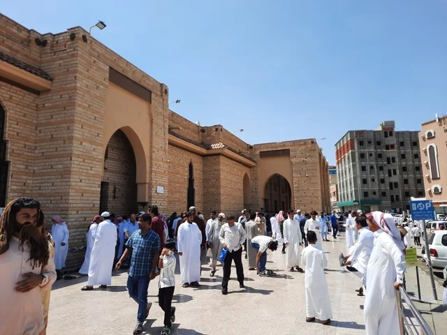 دعوة المسلمين للصلاة جماعة يوم الجمعة ،مسجد عداس التاريخي في الطائف، ومقاصد اسلامية مقدسة، العبادة والتقرب الى الله،  المعالم والمساجد الإسلامية والاثرية في السعودية