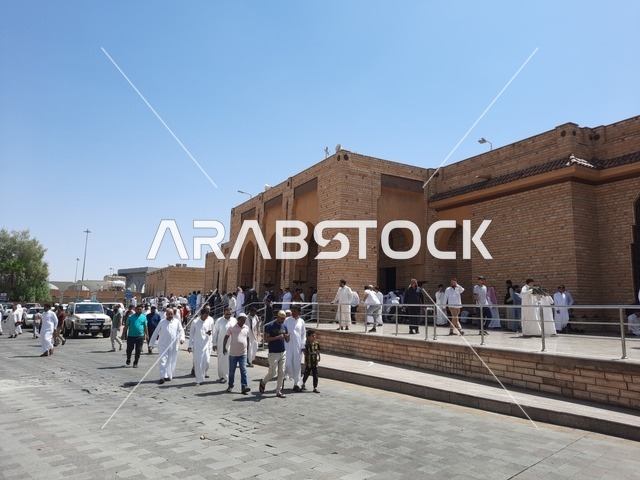 دعوة المسلمين للصلاة جماعة يوم الجمعة ،مسجد عداس التاريخي في الطائف، ومقاصد اسلامية مقدسة، العبادة والتقرب الى الله،  المعالم والمساجد الإسلامية والاثرية في السعودية