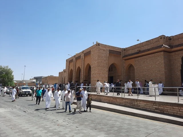 دعوة المسلمين للصلاة جماعة يوم الجمعة ،مسجد عداس التاريخي في الطائف، ومقاصد اسلامية مقدسة، العبادة والتقرب الى الله،  المعالم والمساجد الإسلامية والاثرية في السعودية