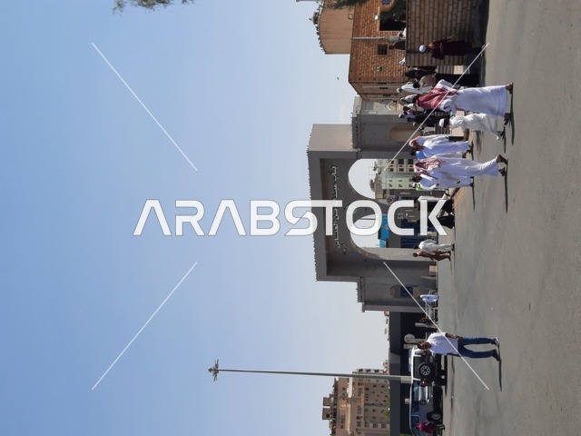 منظر نهاري من خارج مسجد عبدالله بن عباس بعد صلاة الجمعة في الطائف، المعالم والمساجد الإسلامية والاثرية في السعودية، العبادة والتقرب الى الله