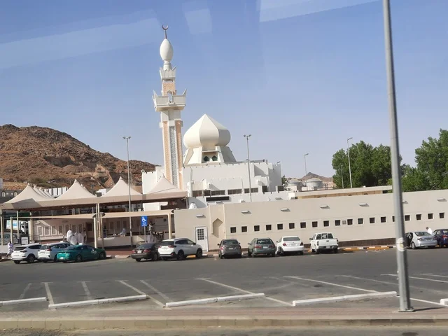 مسجد الجعرانة على طريق مكة ،الطائف خلال النهار، ، المعالم والمساجد الإسلامية والاثرية في السعودية، العبادة والتقرب الى الله