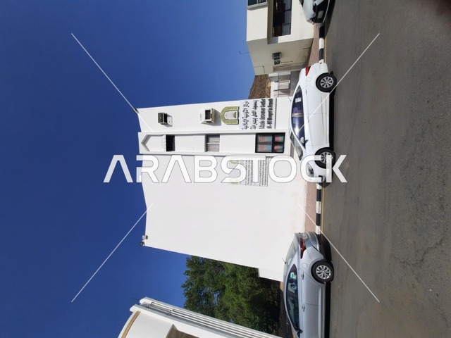 دعوة المسلمين للصلاة ، مسجد الجعرانة على طريق مكة ،الطائف خلال النهار، ، المعالم والمساجد الإسلامية والاثرية في السعودية، العبادة والتقرب الى الله