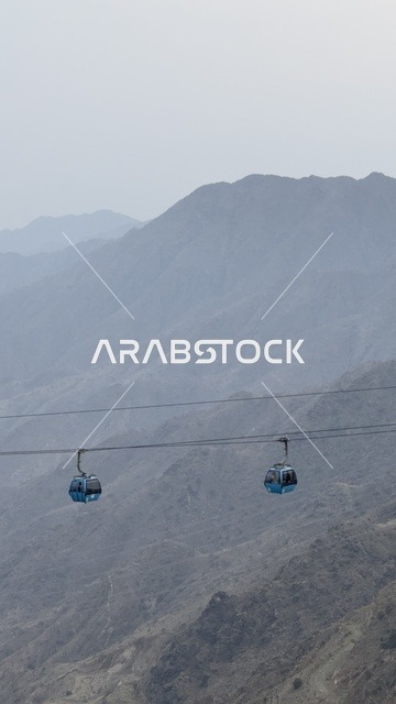 السياحة والترفيه وقضاء الوقت الممتع، أهم الأماكن والمعالم السياحية الطبيعية في المملكة العربية السعودية, الاستمتاع بالأنشطة الترفيهية الشبابية الممتعة في مناطق القمم والمرتفعات الجبلية, العربة المتنقلة وسط الطبيعة, تلفريك في جبال السودة في منطقة عسير