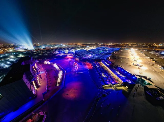 فعالية المدل بيست ،الأنشطة الترفيهية الاحتفالية، المشاركة في المناسبات والأعياد السعيدة في السعودية ،الاستمتاع بمشاهدة الألعاب النارية و المفرقعات