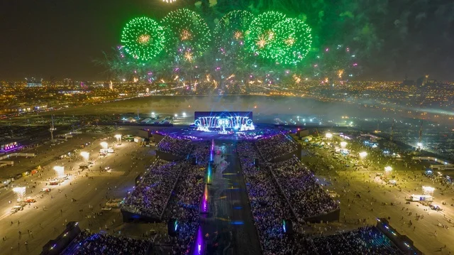 الأنشطة الترفيهية الاحتفالية،فعالية المدل بيست ، المشاركة في المناسبات والأعياد السعيدة في السعودية ،الاستمتاع بمشاهدة الألعاب النارية و المفرقعات