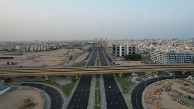 تصوير درون جوي لتقاطع الستين، حركة مرور السيارات على الطرق العامة