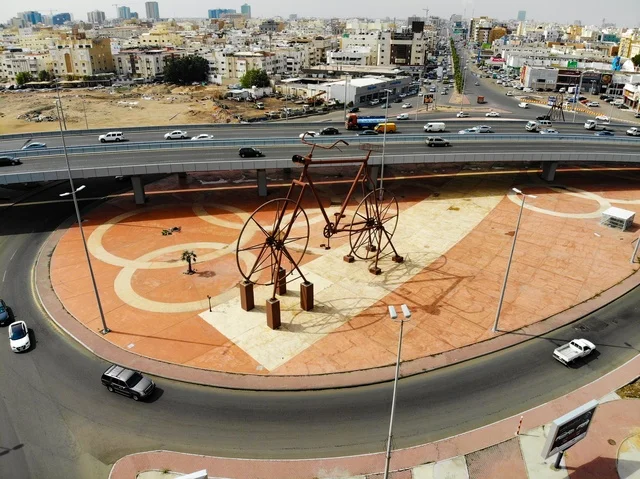 تصوير درون جوي لدوار الدراجة ، معالم الرياض المشهورة ،طريق الملك فهد