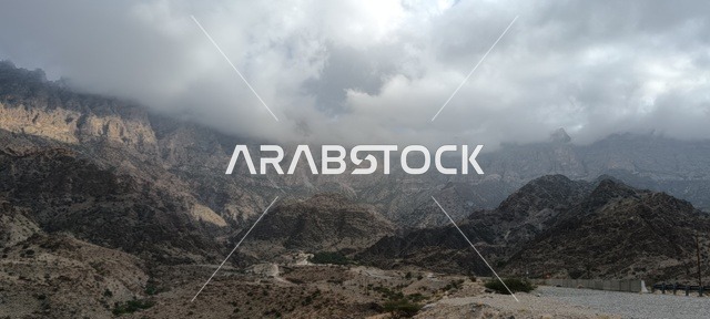 قرية وكان فى سلطنة عمان ،  معالم سياحية مشهورة ، مباني أثرية قديمة