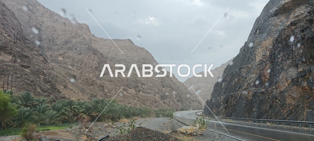 قرية وكان فى سلطنة عمان ،  معالم سياحية مشهورة ، مباني أثرية قديمة