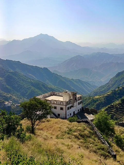 الطبيعة الساحرة والجبال الشاهقة في محافظة فيفاء بمنطقة جازان جنوب المملكة العربية السعودية، السياحة فى السعودية ، القمم والمرتفات والتكوينات الصخرية