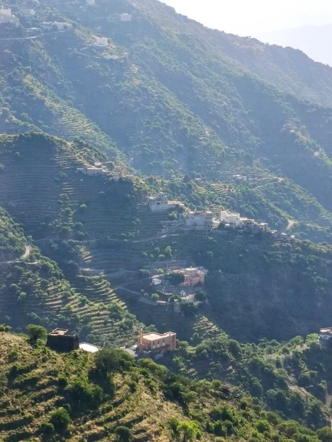 السياحة فى السعودية ، الطبيعة والجبال الشاهقة في محافظة فيفاء بمنطقة جازان جنوب المملكة العربية السعودية