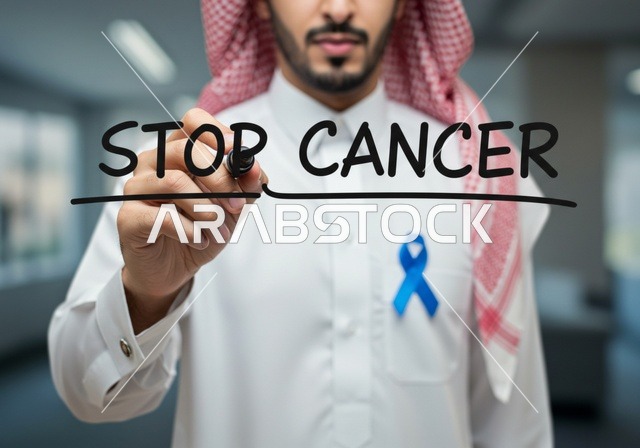 الحفاظ على الصحة الجسدية، بورتريه مقرب لشاب عربي خليجي سعودي يرتدي الزي التقليدي والشماغ يحمل لوحة بها شريط أزرق للتوعية بالأمراض ، حملات الإرشاد والتنبيه للكشف المبكر عن سرطان البروستات، شعار الوعي بسرطان البروستاتا