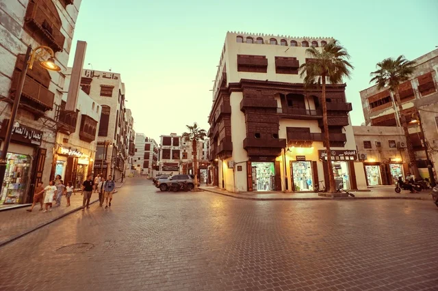 المعالم التاريخية في حي البلد، أماكن سياحية تراثية شعبية في المملكة العربية السعودية، الرواشين القديمه في المدينة التاريخية في جدة،  تصميم معماري عربي و إسلامي قديم، البيوت الأثرية في البلد التاريخي في جدة، مناطق جذب واستقطاب السياح