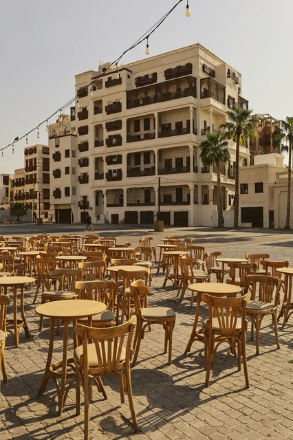 كراسي تراثية من الطراز القديم، المعالم التاريخية في حي البلد، أماكن سياحية تراثية شعبية في المملكة العربية السعودية، الرواشين القديمه في المدينة التاريخية في جدة،  تصميم معماري عربي و إسلامي قديم، البيوت الأثرية في البلد التاريخي في جدة، مناطق جذب واستقطاب السياح