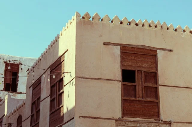أماكن سياحية تراثية شعبية في المملكة العربية السعودية، المعالم التاريخية في حي البلد، الرواشين القديمه في المدينة التاريخية في جدة،  تصميم معماري عربي و إسلامي قديم، البيوت الأثرية في البلد التاريخي في جدة، مناطق جذب واستقطاب السياح