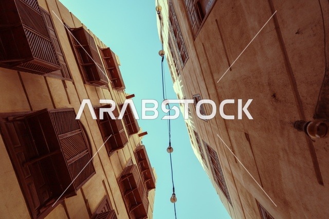 Heritage tourist attractions in the Kingdom of Saudi Arabia, historical landmarks in the Al-Balad district, the old rawashin in the historical city of Jeddah, ancient Arab and Islamic architectural design, the historical houses in Al-Balad in Jeddah, areas that attract and draw tourists.