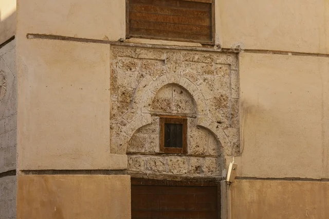 Heritage architectural design in the city of Jeddah, historical landmarks in the Al-Balad district, popular heritage tourist attractions in the Kingdom of Saudi Arabia, the old rawashin in the historical city of Jeddah, ancient Arab and Islamic architectural design, tourist attraction and engagement areas.