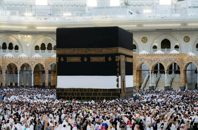 Worship and drawing closer to God, performing the rituals of Hajj and Umrah, the qibla of Islam and Muslims, the circumambulation of pilgrims and Umrah performers around the Holy Kaaba in Mecca during the day, the minarets surrounding the sanctuary, the House of God, the Sacred House in the Holy Mosque in the Kingdom of Saudi Arabia.