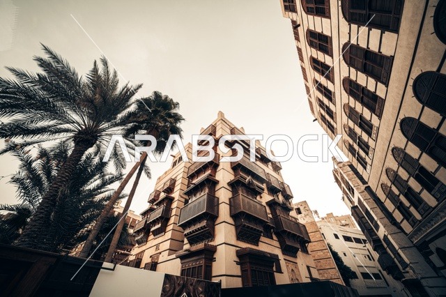 الرواشين القديمه في المدينة التاريخية في جدة، تصميم معماري عربي و إسلامي قديم، البيوت الأثرية في البلد التاريخي في جدة, أماكن سياحية تراثية شعبية في المملكة العربية السعودية، المعالم التاريخية في حي البلد