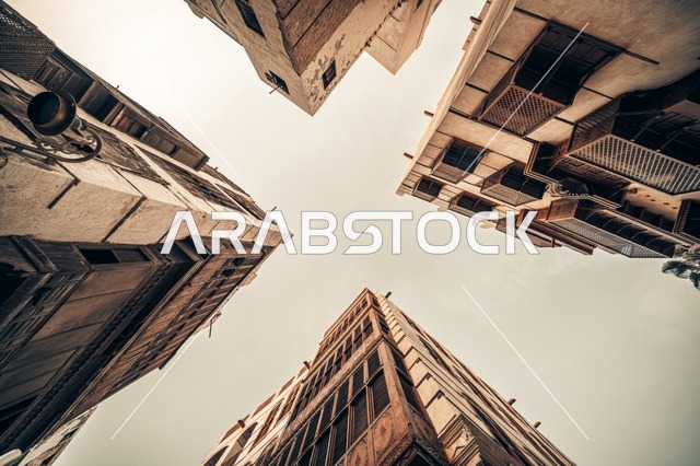 الرواشين القديمه في المدينة التاريخية في جدة، تصميم معماري عربي و إسلامي قديم، البيوت الأثرية في البلد التاريخي في جدة, أماكن سياحية تراثية شعبية في المملكة العربية السعودية، المعالم التاريخية في حي البلد