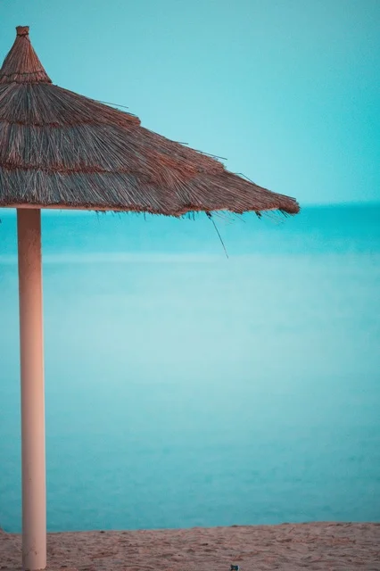 The landscapes on the beaches of Umluj in the city of Tabuk, the page of clear blue waters, the beaches of the Kingdom of Saudi Arabia, places for tourism and enjoying fun times, marine tourist attractions at sunset.