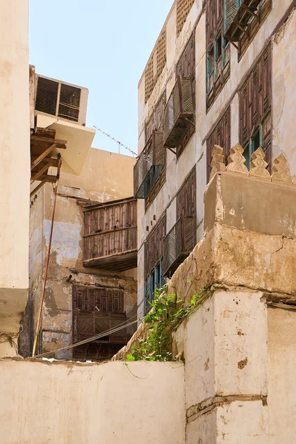 في جدة الرواشين القديمه في المدينة التاريخية، تصميم معماري عربي و إسلامي قديم، البيوت الأثرية في البلد التاريخي في جدة, أماكن سياحية تراثية شعبية في المملكة العربية السعودية، المعالم التاريخية في حي البلد، مناطق جذب واستقطاب السياح