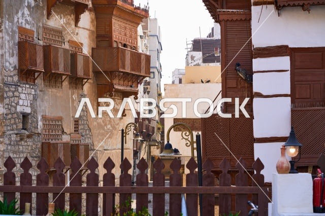 في جدة الرواشين القديمه في المدينة التاريخية، تصميم معماري عربي و إسلامي قديم، البيوت الأثرية في البلد التاريخي في جدة, أماكن سياحية تراثية شعبية في المملكة العربية السعودية، المعالم التاريخية في حي البلد، مناطق جذب واستقطاب السياح