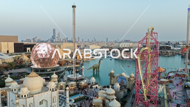 بوليفارد وورلد في الرياض بالمملكة العربية السعودية، أنشطة وفعاليات موسم الرياض، اماكن ترفيهية سياحية في السعودية، إقامة نشاط عائلي مسلي في موسم الرياض، تصوير مقرب للملاهي والألعاب الترفيهية في بوليفارد وورلد في مدينة الرياض،مكان للتسلية في المملكة العربية السعودية