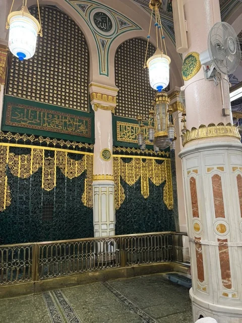 Pictures of the Rawdah Sharif in the Prophet's Mosque