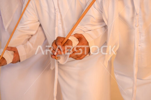 368652 A close-up portrait of a group of Emirati Gulf Arab men wearing kandura ...