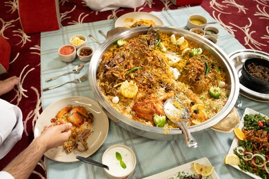 The values and traditions of Arab hospitality, a close-up image of a table filled with delicious Eastern dishes, the concept of generosity and good reception, sharing food in a spirit of warmth and closeness.