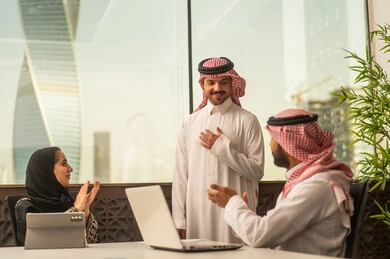 Discussion of plans and explanation of work tasks, business and company development, work meetings and project completion, focus and meticulous work, dialogues and discussions within the team, Arab Saudi Gulf colleagues in a meeting, Saudi employees using laptops and tablets. Discussion of plans and explanation of work tasks, business and company development, work meetings and project completion, focus and meticulous work, dialogues and discussions within the team, Arab Saudi Gulf colleagues in a meeting, Saudi employees using laptops and tablets.