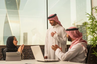 التركيز والعمل المتقن, تطوير الاعمال والشركات, اجتماع عمل وانجاز المشاريع,الحوارات والنقاشات ضمن الفريق, مناقشة الخطط وشرح مهام الاعمال, زملاء عمل عرب سعوديين خليجيين في اجتماع, موظفين سعوديين يقومون باستخدام الحاسوب المحمول وجهاز التابلت التركيز والعمل المتقن, تطوير الاعمال والشركات, اجتماع عمل وانجاز المشاريع,الحوارات والنقاشات ضمن الفريق, مناقشة الخطط وشرح مهام الاعمال, زملاء عمل عرب سعوديين خليجيين في اجتماع, موظفين سعوديين يقومون باستخدام الحاسوب المحمول وجهاز التابلت