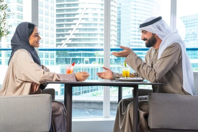 مناقشة الاعمال وتبادل الافكار، اجتماع عمل في مكان خارج مقر الشركة,إيماءات السعادة والسرور، قضاء اوقات ممتعة مع الأصدقاء، بناء وتعزيز العلاقات والصداقات، زميلان عمل عربيان خليجيان إماراتيان يجلسان على طاولة في أحد المطاعم الراقية في الإمارات، يتبادلان الاحاديث والابتسامات مناقشة الاعمال وتبادل الافكار، اجتماع عمل في مكان خارج مقر الشركة,إيماءات السعادة والسرور، قضاء اوقات ممتعة مع الأصدقاء، بناء وتعزيز العلاقات والصداقات، زميلان عمل عربيان خليجيان إماراتيان يجلسان على طاولة في أحد المطاعم الراقية في الإمارات، يتبادلان الاحاديث والابتسامات