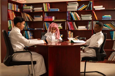 The interest in browsing useful books, the love of culture and exploration, spending free time learning and self-education, visiting the school library, a group of Arab Gulf students from Saudi Arabia are reading books, education and studying in the Kingdom of Saudi Arabia, developing students' reading skills.