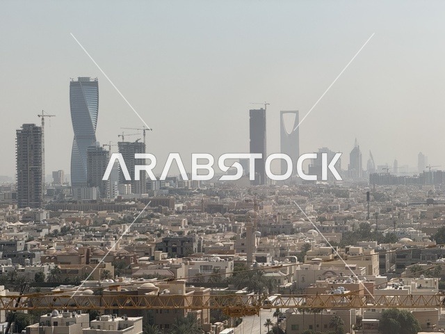 النهضة الاقتصادية والعمرانية بالسعودية ، الفن الهندسي المعماري المتميز في مدينة الرياض، الأبراج وناطحات السحاب في المملكة ، معالم سياحية مشهورة , حركة مرور السيارات على طريق الملك فهد