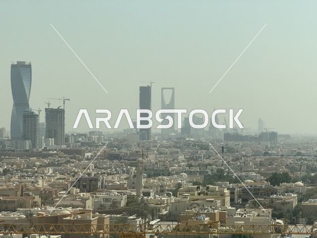 النهضة الاقتصادية والعمرانية بالسعودية ، الفن الهندسي المعماري المتميز في مدينة الرياض، الأبراج وناطحات السحاب في المملكة ، معالم سياحية مشهورة , حركة مرور السيارات على طريق الملك فهد